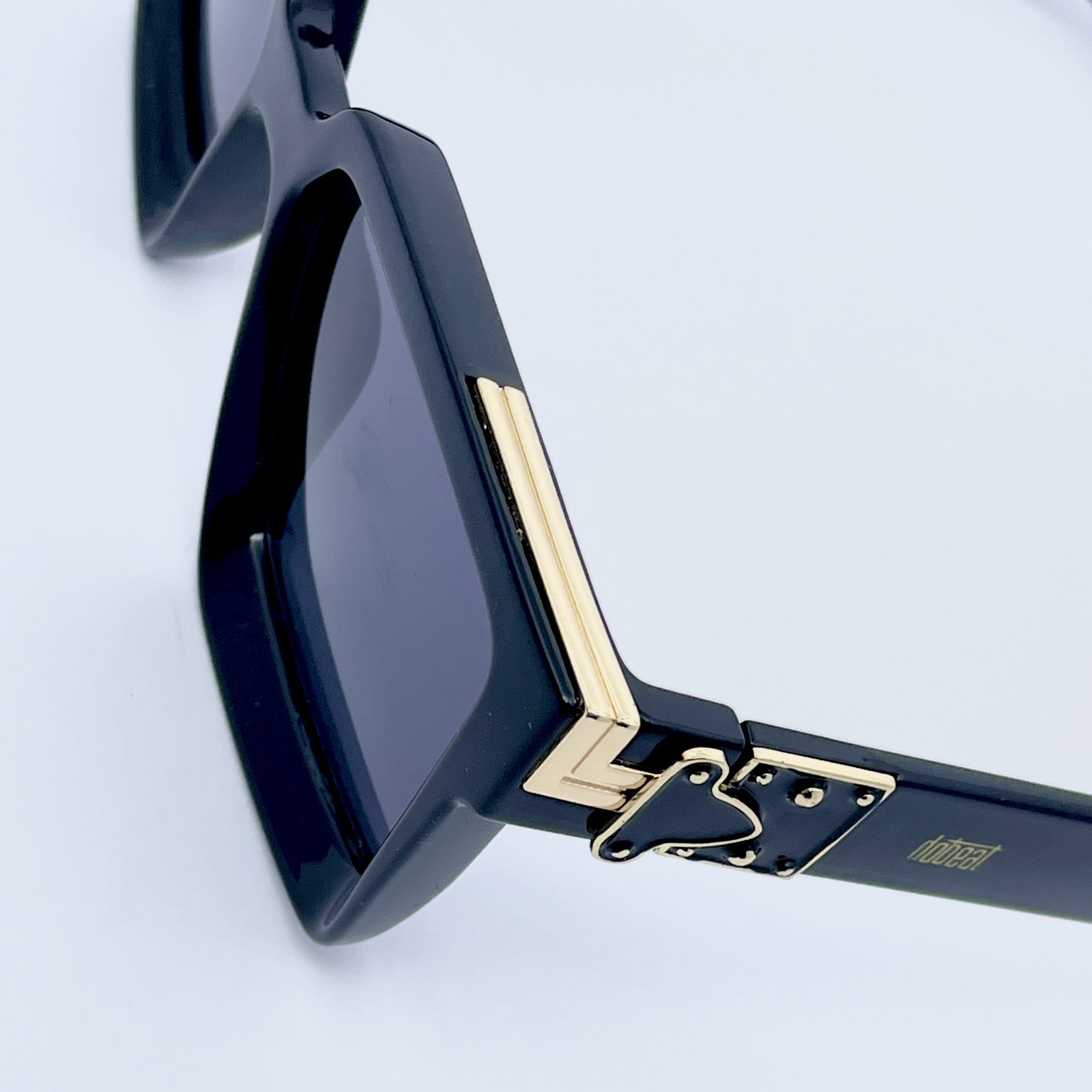 Óculos de Sol Dot Beat Dubai Unissex Quadrado Preto e Dourado - Image 4